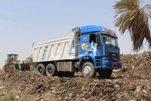 بالصور نقل مقلب القمامة من قرية الكوادى الى الظهير الصحراوى الشرقى بمطاي بالمنيا بمشاركة الاهالي