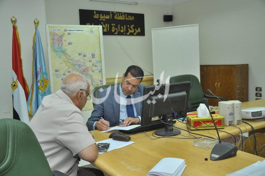 محافظ اسيوط يؤكد لرئاسة الوزراء استعداد المحافظة الكامل لاستقبال رمضان بتوفير السلع الغذائية