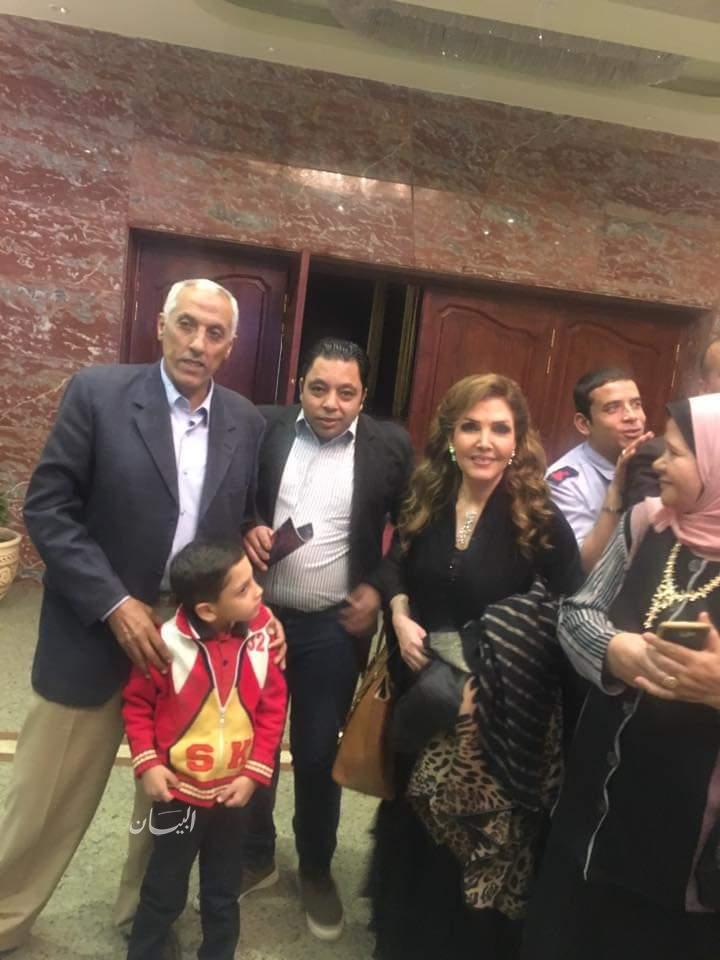 الفنانه ناديه مصطفي تدعو لمصر من امام السيد البدوي بطنطا ...